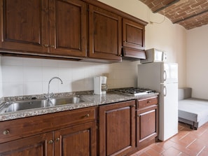 Private kitchen - Cozy Farmhouse in Montespertoli With Swimming Pool (Montespertoli)