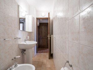 Bathroom - Cozy Farmhouse in Montespertoli With Swimming Pool (Montespertoli)
