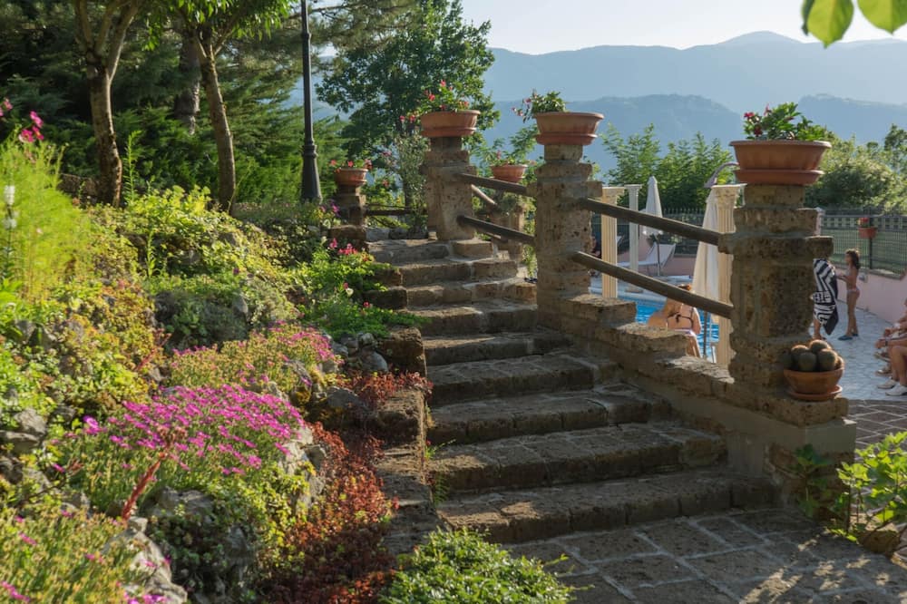 Villa in Tagliacozzo With Pool and Nature - Poggetello
