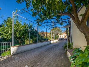 Exterior - Homespun Holiday Home in Ceraso With Garden (Ceraso)