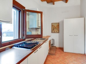 House | Private kitchen | Highchair - Holiday Home in Cropani Marina With Pool (Badolato)