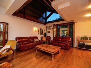 House | Living room | TV - Holiday Home in Cropani Marina With Pool (Badolato)