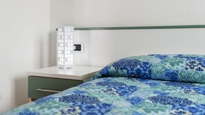 1 Schlafzimmer, individuell eingerichtet, Bettwäsche