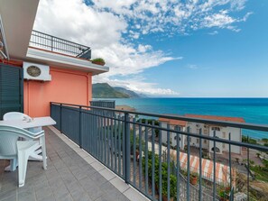 Balcony - Delightful Apartment in Villammare With Terrace (Vibonati)
