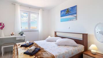 House | 3 bedrooms, individually furnished, bed sheets