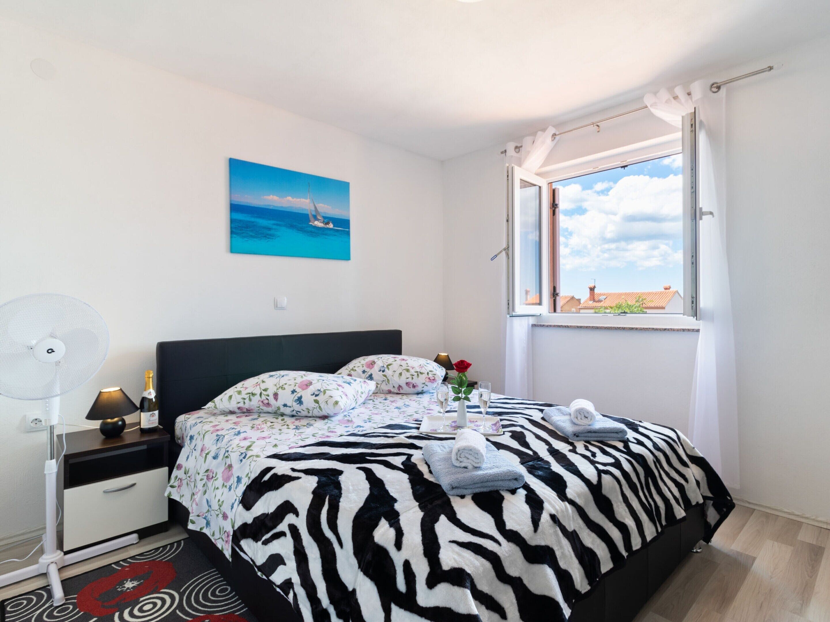 House | 3 bedrooms, individually furnished, bed sheets