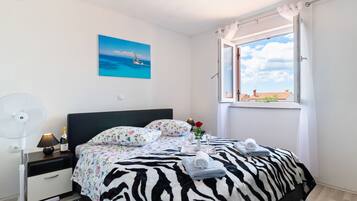 House | 3 bedrooms, individually furnished, bed sheets