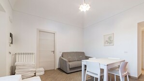 Dining - Sunlit Holiday Home in Vico Equense With Patio (Vico Equense)