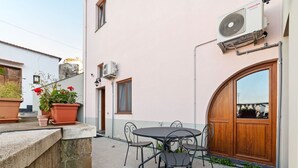Balcony - Sunlit Holiday Home in Vico Equense With Patio (Vico Equense)
