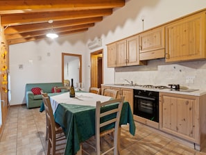 Dining - Pleasant Holiday Home in Sacile With Sauna (Sacile)