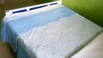 Single Room | Desk, blackout curtains, bed sheets
