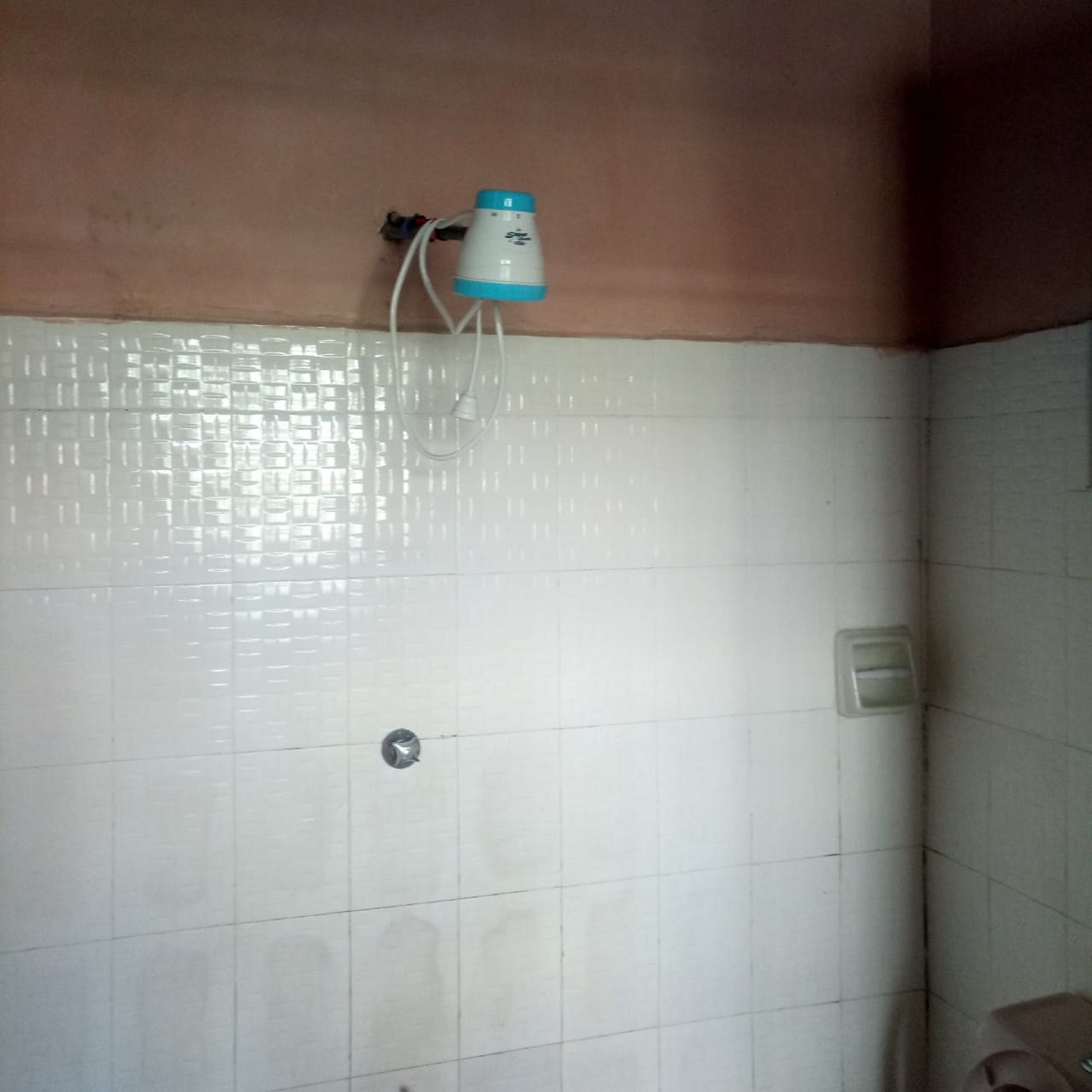 Single Room | Bathroom | Shower, slippers, towels, soap