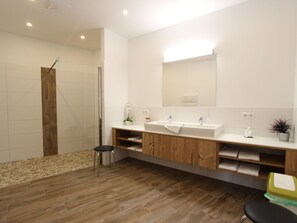 Apartment | Bathroom - Boutique Apartment in Lungau With Terrace (Weisspriach)