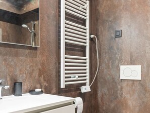 Apartemen | Kamar mandi | Pengering rambut, sabun,  dan sampo