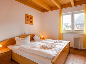 Apartment | 2 bedrooms, individually furnished - Spacious Apartment in Beckerwitz With Balcony (Hohenkirchen)