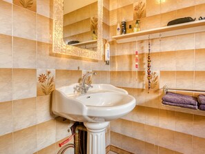 Unclassified image, 5 of 34, button - Beautiful Pet-friendly Villa in Régusse With Swimming Pool" (Regusse)
