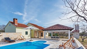 Exterior - Peaceful Cottage in Benkovac With Swimming Pool (Benkovac)