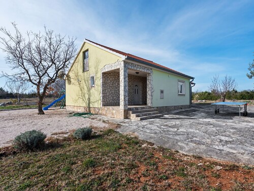 Peaceful Cottage in Benkovac With Swimming Pool