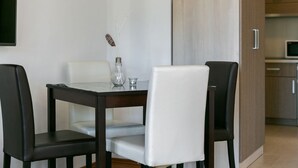 Dining - Contemporary Apartment in Drvenik With Balcony (Gradac)