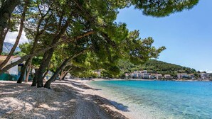 Exterior - Contemporary Apartment in Drvenik With Balcony (Gradac)