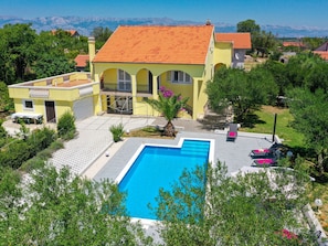 Maison | Piscine | Piscine intérieure, piscine extérieure
