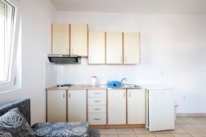 Apartment | Private kitchen - Tasteful Apartment in Zadar With Balcony (Zadar)