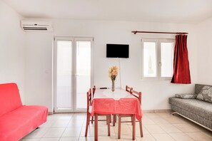 Apartment | Dining - Tasteful Apartment in Zadar With Balcony (Zadar)