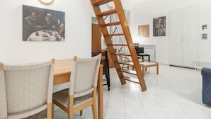 Dining - Comfy Holiday Home in Roma With Mezzanine (Rome)