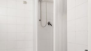 House | Bathroom - Comfy Holiday Home in Roma With Mezzanine (Rome)