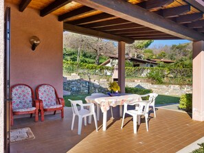 Balcony - Striking Holiday Home in Diano Arentino With Garden (Diano Arentino)