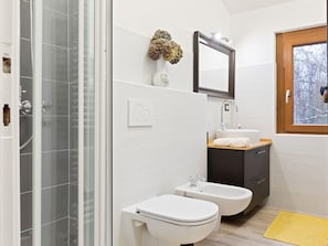 Chalet | Bathroom | Shower, towels