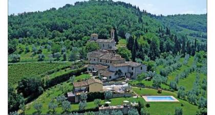 Savor in San Donato in Poggio With a Pool