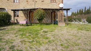 Unclassified image, 3 of 31, button