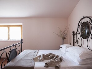 House | 1 bedroom, individually furnished, bed sheets - Cozy Farmhouse With Pool (Arezzo)