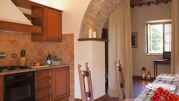 House | 1 bedroom, individually furnished, bed sheets