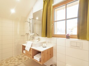 Bathroom - Cozy Chalet in Weisspriach With Terrace (Weisspriach)