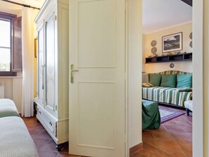 1 Schlafzimmer, Babybetten, Bettwäsche