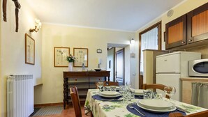 Dining - Quaint Holiday Home in Siena with Hot Tub (Siena)