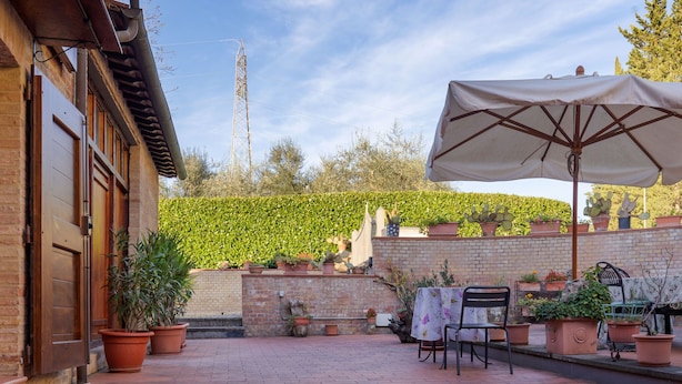 Exterior - Quaint Holiday Home in Siena with Hot Tub (Siena)