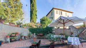House | Balcony - Quaint Holiday Home in Siena with Hot Tub (Siena)