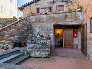 Exterior - Quaint Holiday Home in Siena with Hot Tub (Siena)