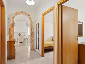 2 bedrooms, individually furnished, bed sheets - Decent Holiday Home in San Lorenzo With Garden (Noto)
