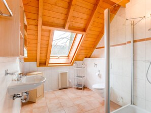 Bathroom - Gorgeous Apartment in Beckerwitz With Garden (Hohenkirchen)
