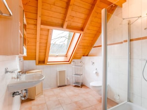 Bathroom - Boutique Apartment in Beckerwitz With Balcony (Hohenkirchen)