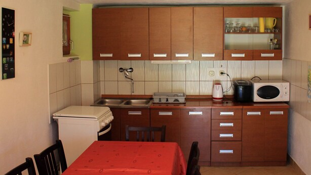 Cottage | Private kitchen - Peaceful Cottage in Stikada With Garden (Lovinac)