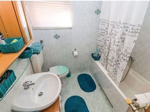Bathtub, towels - Spacious Holiday Home in Zvone?e (Matulji)