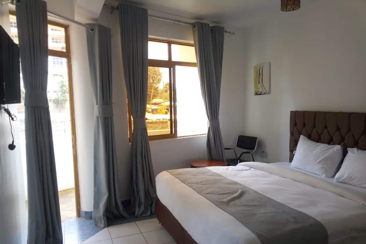 Habitación estándar doble | Escritorio, cortinas opacas, wifi gratis y ropa de cama