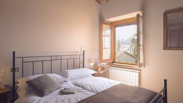 House | 2 bilik tidur, dilengkapkan perabot secara berasingan, cadar katil