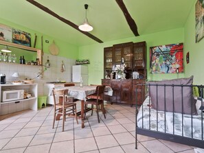 Living room - Homely Apartment in Frazione Sessant in Monferrato Area With Garden (Asti)