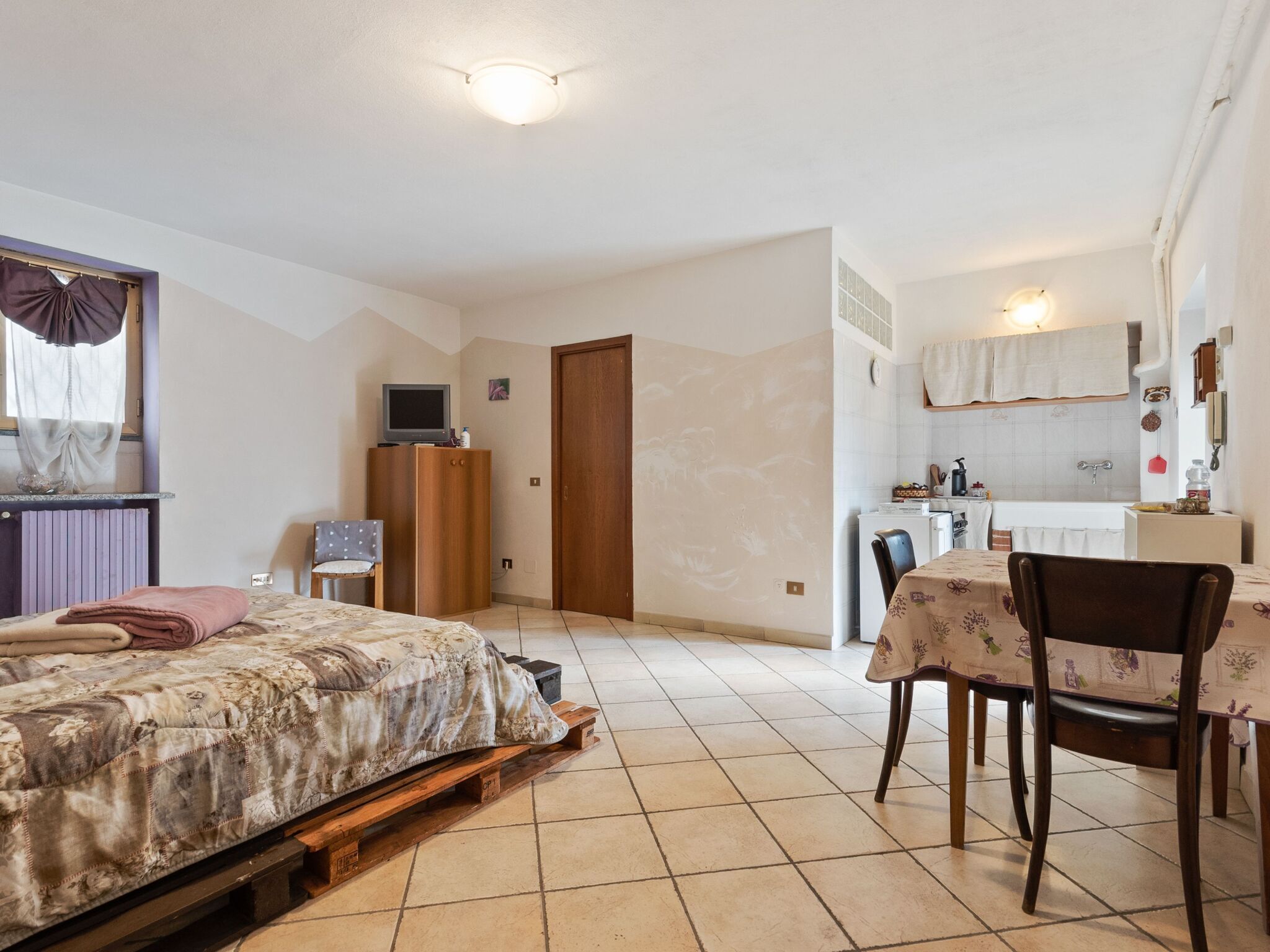 1 bedroom, cots/infant beds, bed sheets